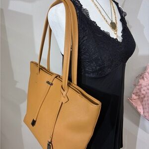 Vince Camilo Leila Tote